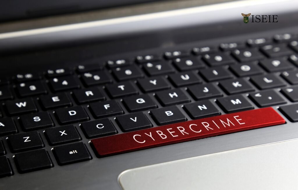 Normativa Europea sobre Delitos Informáticos: Tu Ruta para Dominar la Ciberseguridad Legal Gráfico con el texto "Directiva 2013/40/UE", ilustrando un pilar de la normativa europea sobre delitos informáticos para sistemas de información.